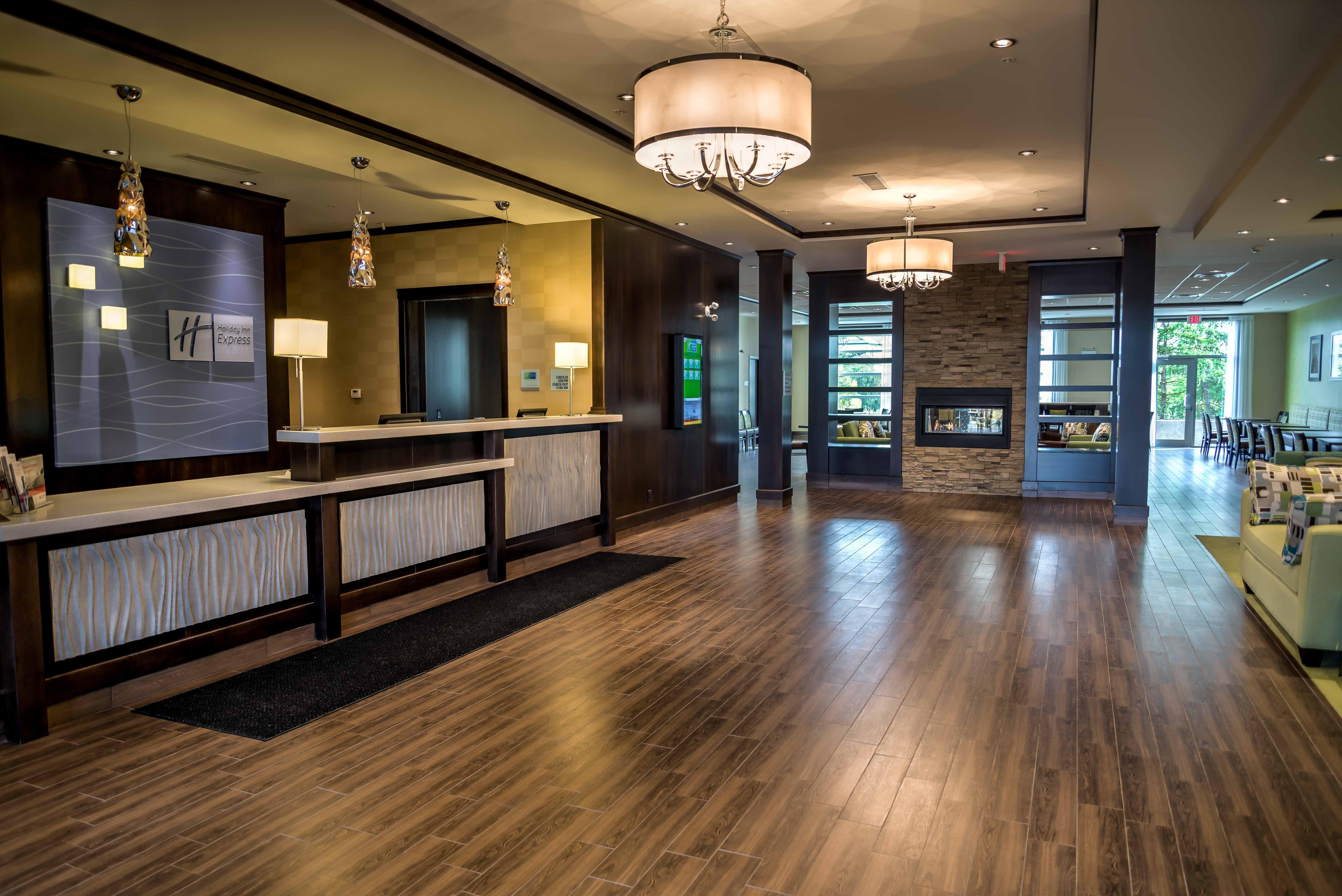 Holiday Inn Express & Suites Spruce Grove - Stony Plain By Ihg Ngoại thất bức ảnh