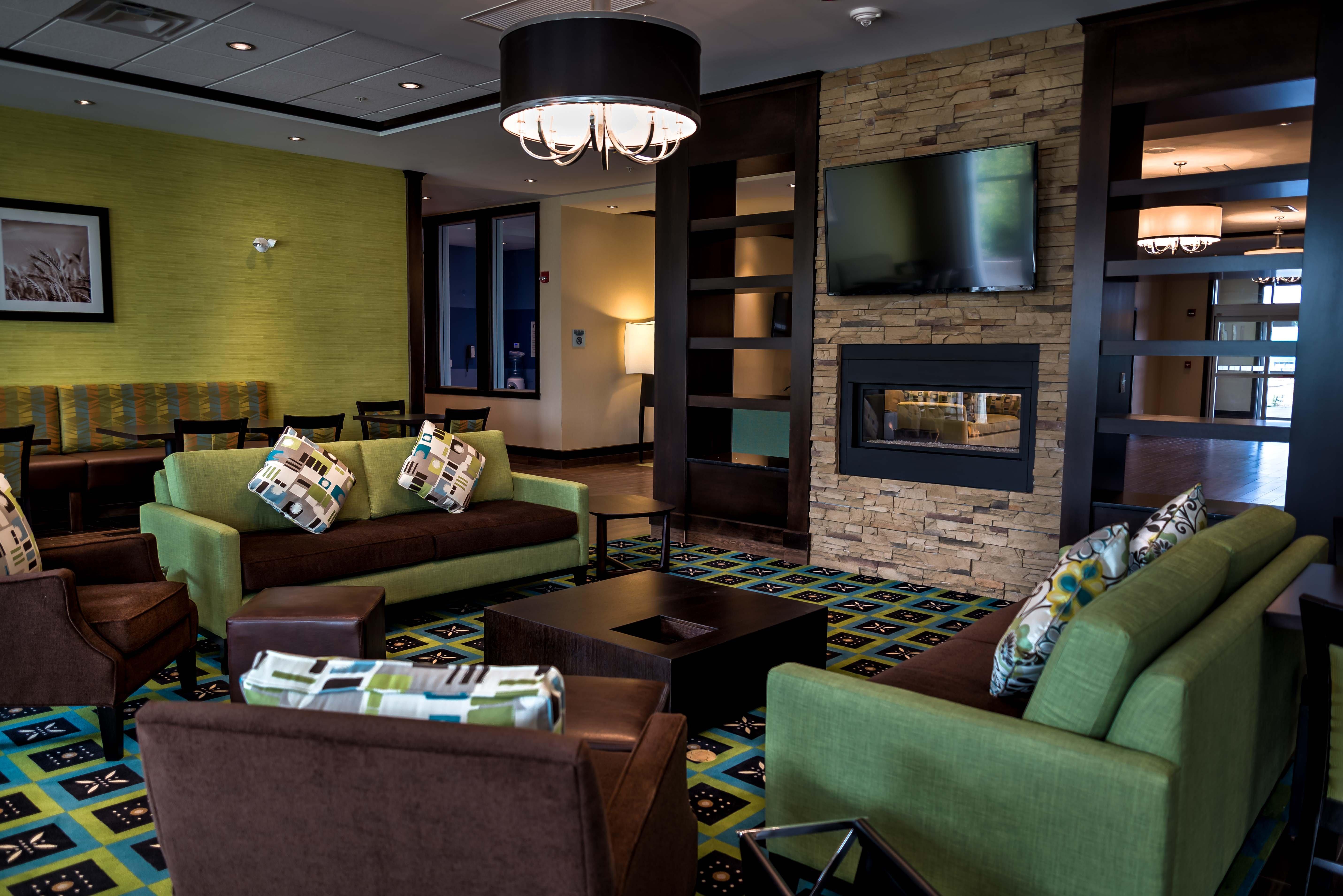 Holiday Inn Express & Suites Spruce Grove - Stony Plain By Ihg Ngoại thất bức ảnh
